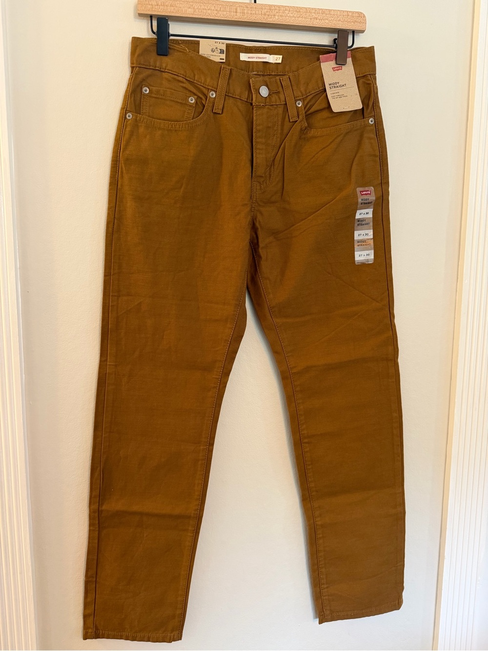 NWT Levis Women’s Middy Straight Jeans - Size 27